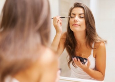 24 Signs You're A Makeup Addict
