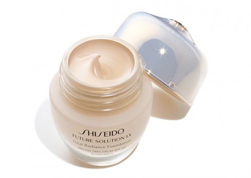 Shiseido Future Solution LX Total Radiance Foundation Review