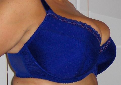 Boobie Traps - 7 Signs You're Wearing the Wrong Sized Bra! - Beauty Review